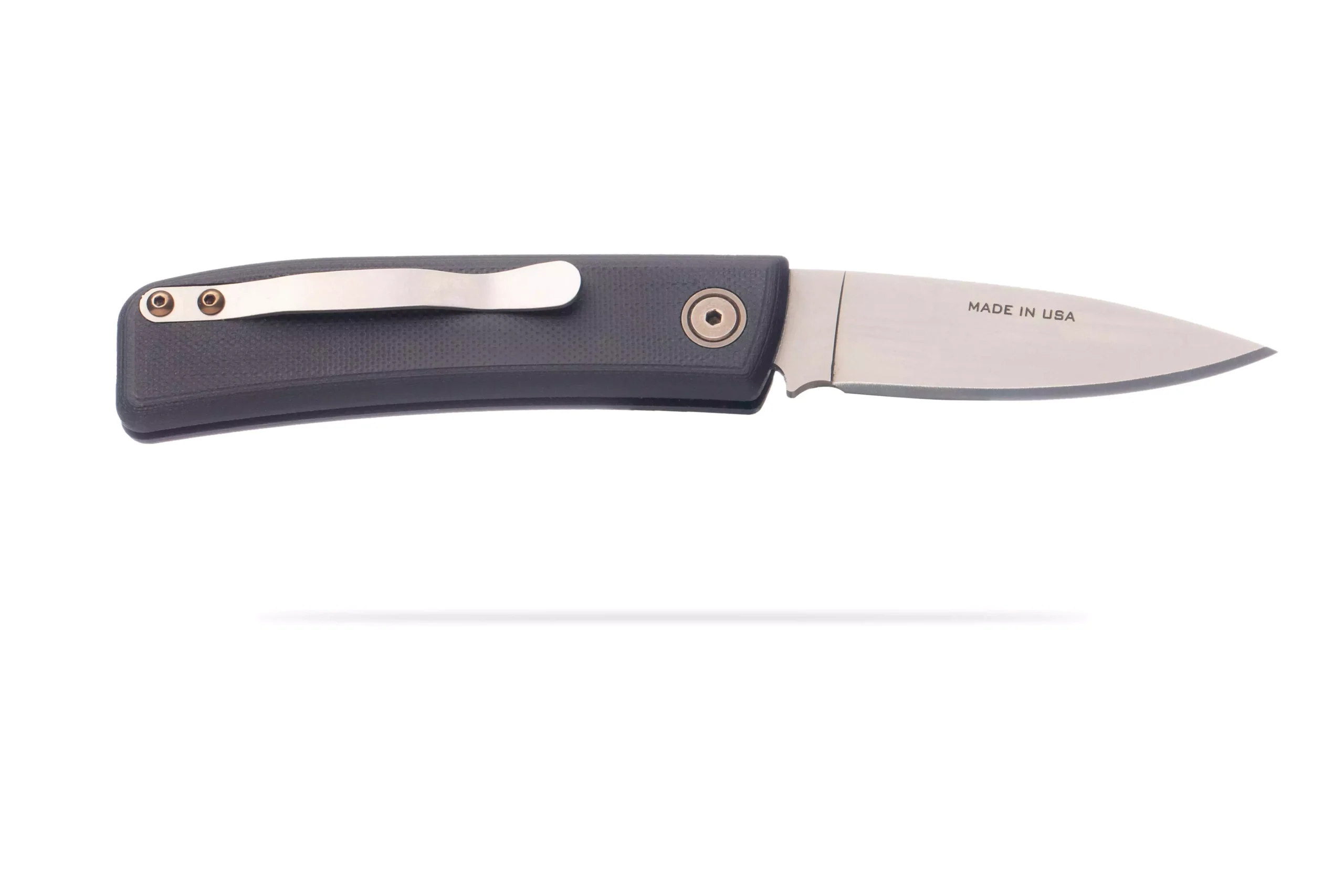 aKnives of Alaska Onyx Auto folding knife with Magnacut steel blade and OD green grip, featuring a deep-carry pocket clip and precision hardware.