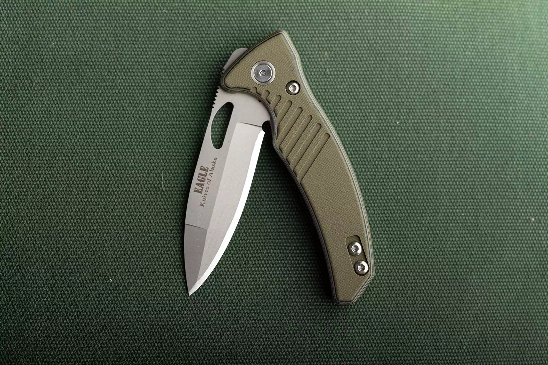 Eagle folding knife with Magnacut blade and G10 handle